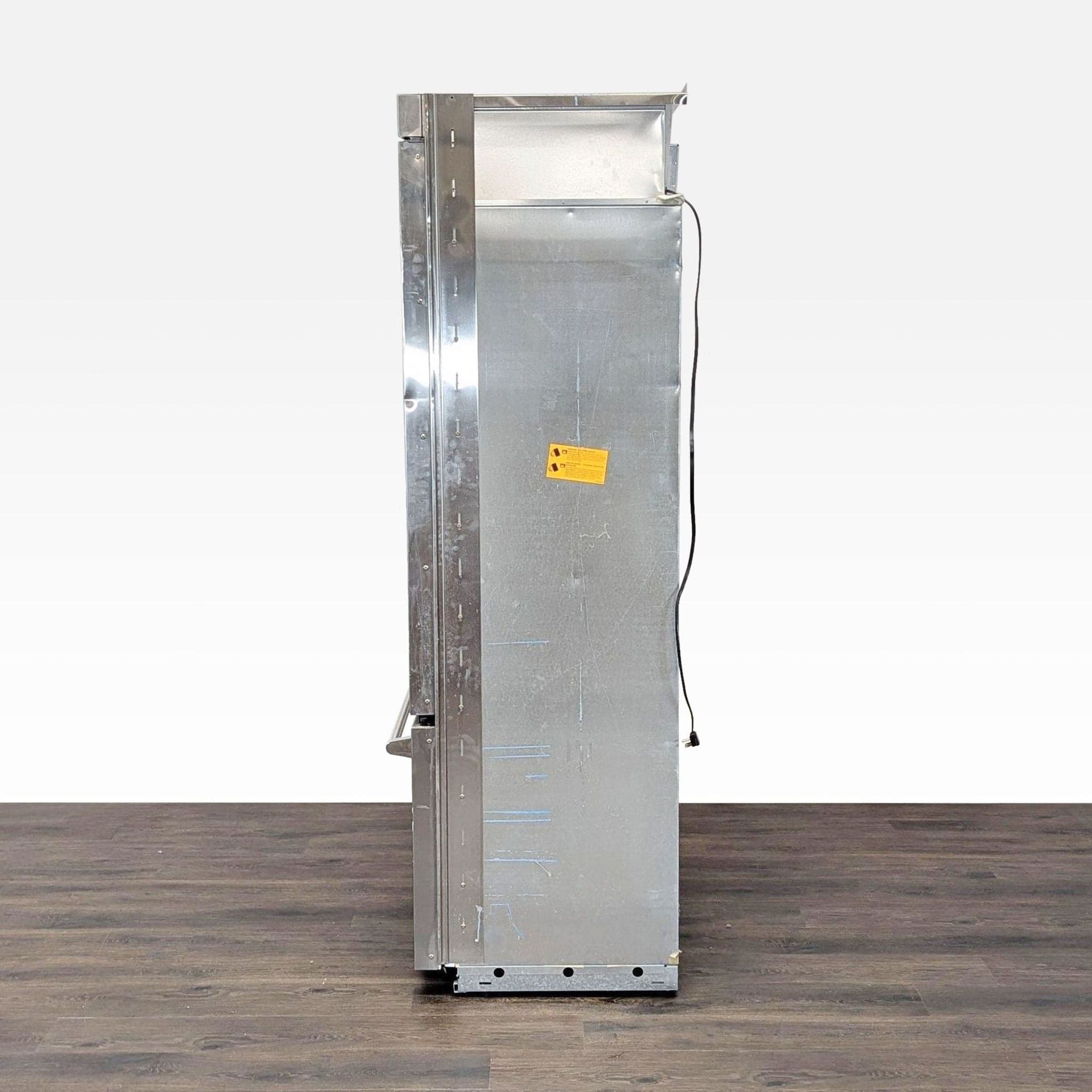 Viking Professional Stainless Steel Refrigerator with Bottom Freezer - Thumbnail 6