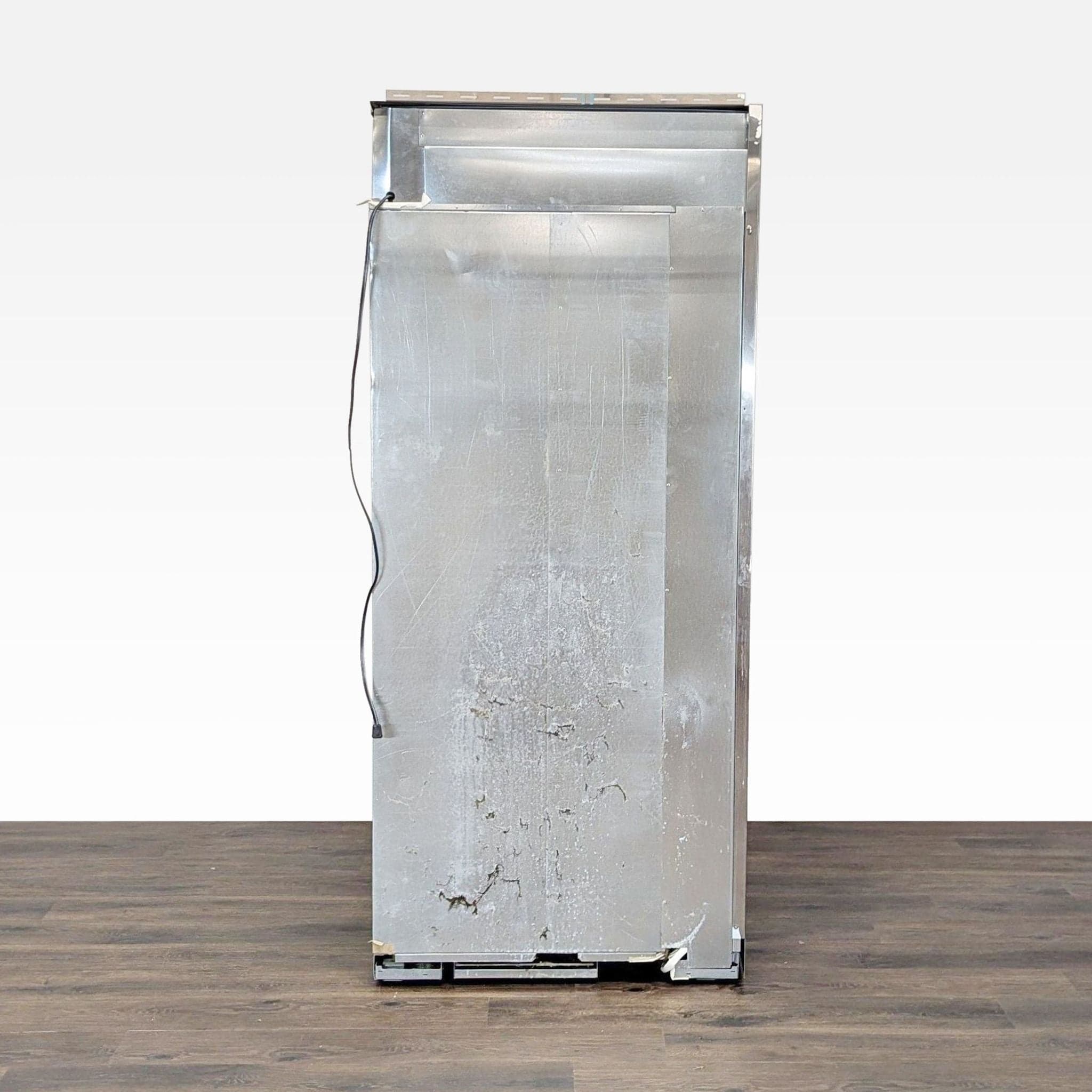 Viking Professional Stainless Steel Refrigerator with Bottom Freezer - Thumbnail 5