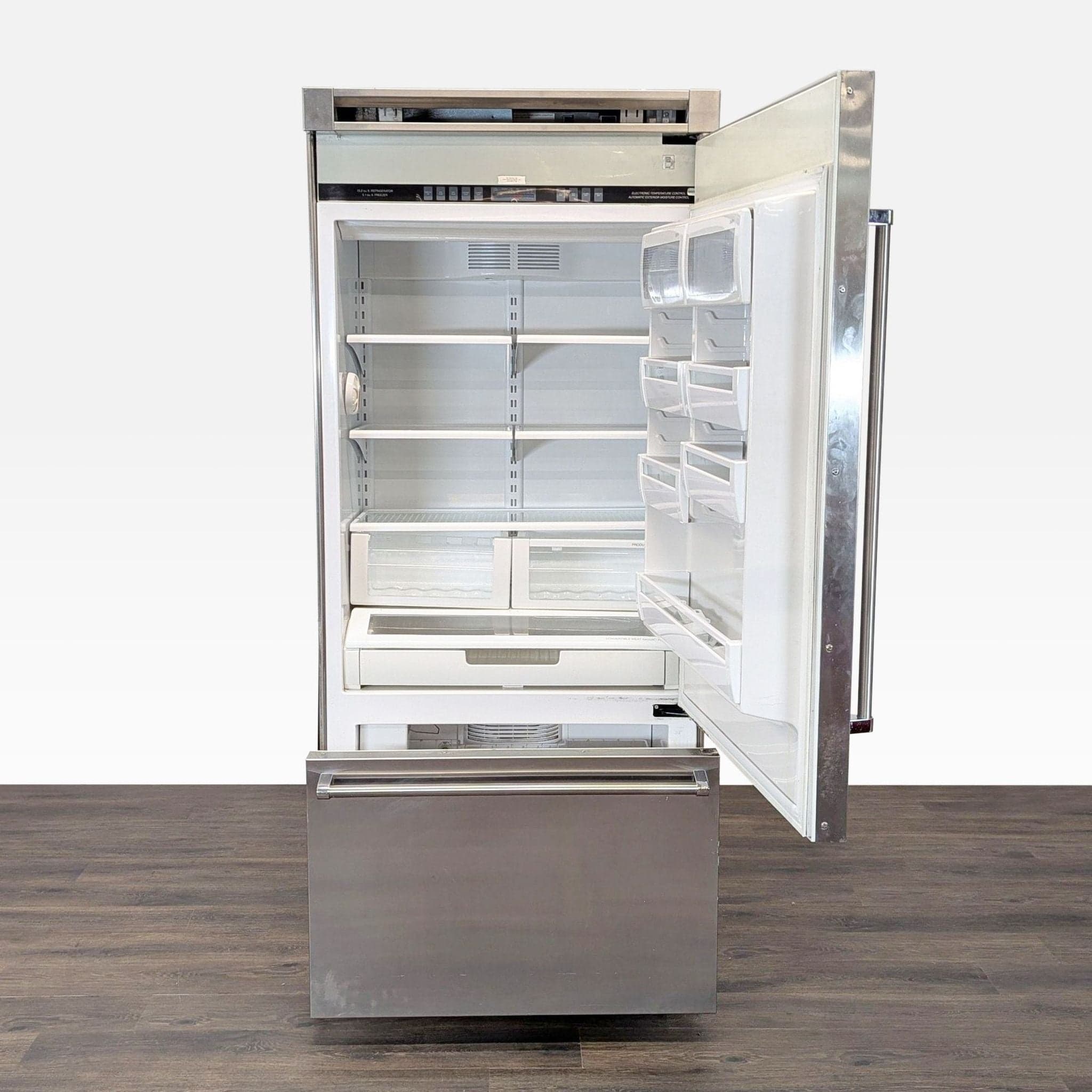 Viking Professional Stainless Steel Refrigerator with Bottom Freezer - Thumbnail 12