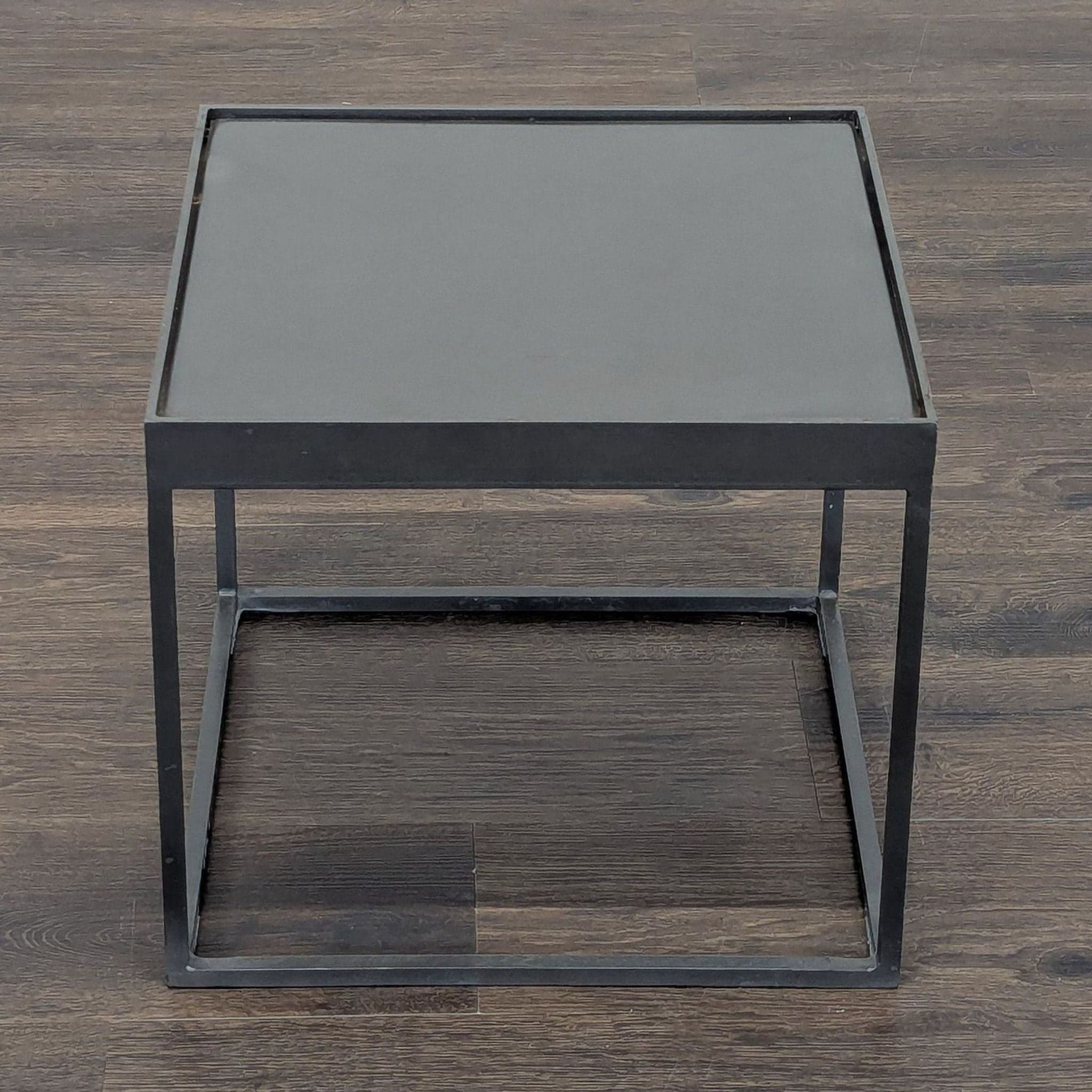 Metal Side Table - Thumbnail 5