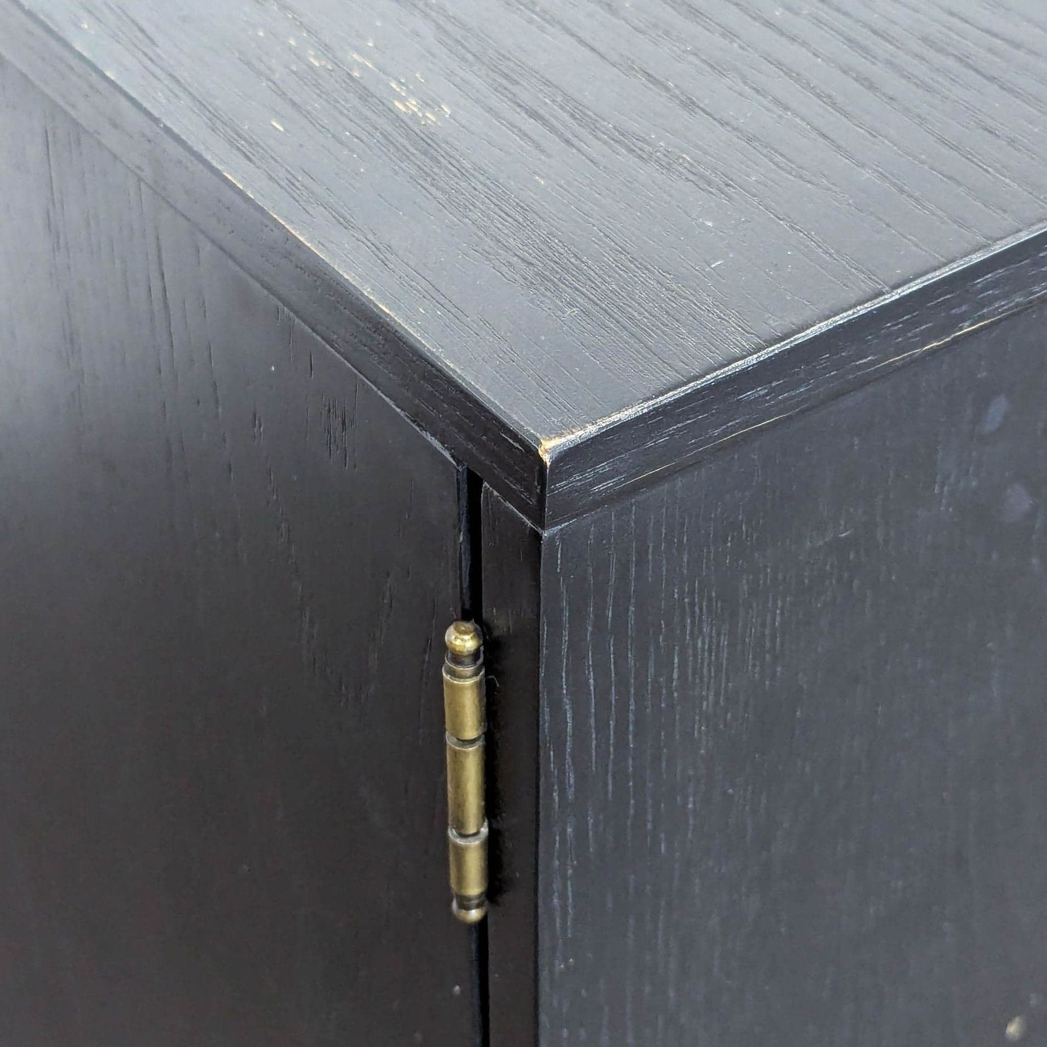 Article Bar Cabinet on Metal Base - Thumbnail 8