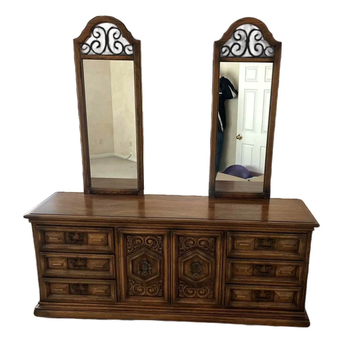 Spanish Colonial Revival Vintage Carved Solid Oak Queen Size Headboard Crafted in North Carolina by United Furniture - Thumbnail 6