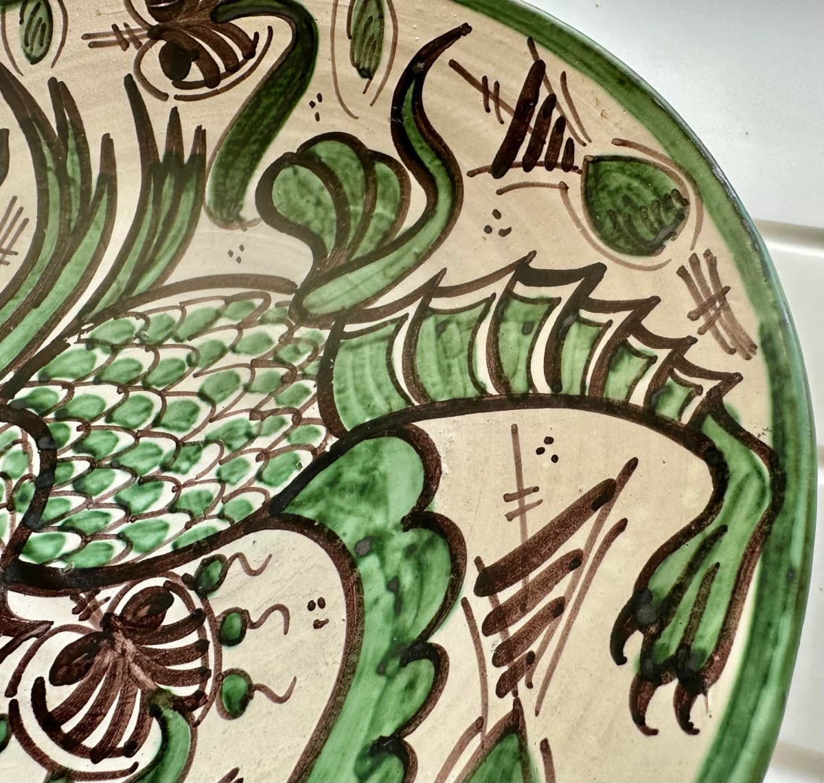 Domingo Punter Griffon Design 13” Ceramic Plate From Teruel in Aragon— Mid 20th Century - Thumbnail 4