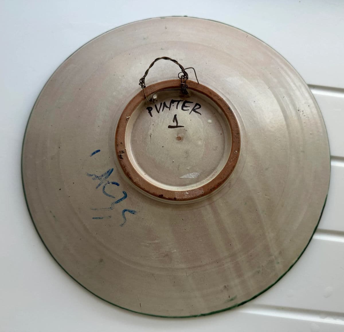 Domingo Punter Griffon Design 13” Ceramic Plate From Teruel in Aragon— Mid 20th Century - Thumbnail 8