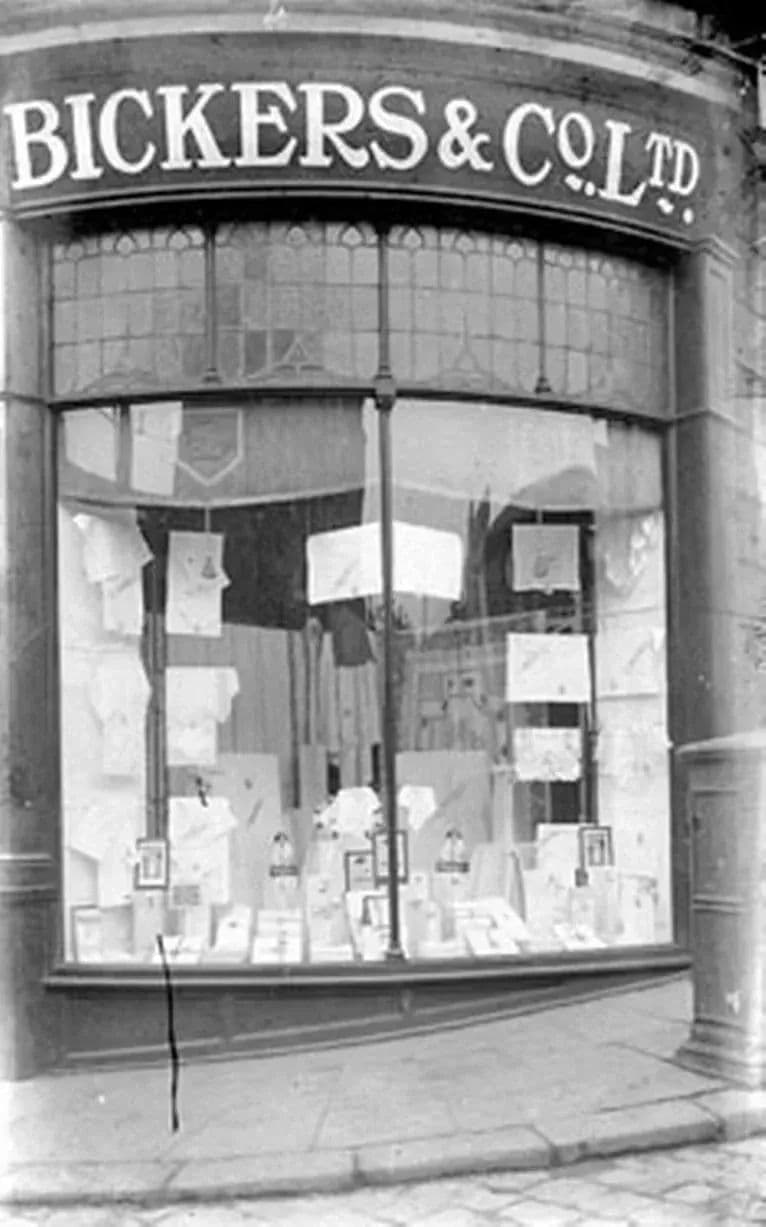 Antique 19th Century English Yorkshire Arts & Crafts Oak Sideboard or Credenza - Large 72" Wide - Thumbnail 10