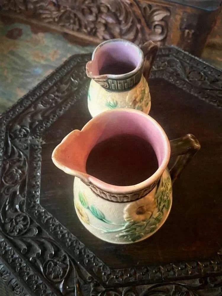 1890s Butterfly Spout Arts & Crafts Etruscan Majolica Pitchers - Set of 5 - Thumbnail 4