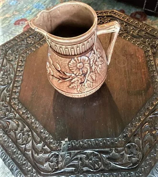 1890s Butterfly Spout Arts & Crafts Etruscan Majolica Pitchers - Set of 5 - Thumbnail 6