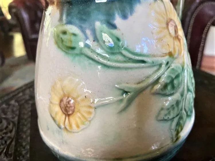 1890s Butterfly Spout Arts & Crafts Etruscan Majolica Pitchers - Set of 5 - Thumbnail 8