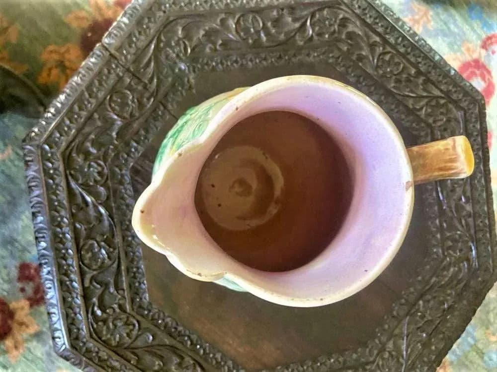 1890s Butterfly Spout Arts & Crafts Etruscan Majolica Pitchers - Set of 5 - Thumbnail 11