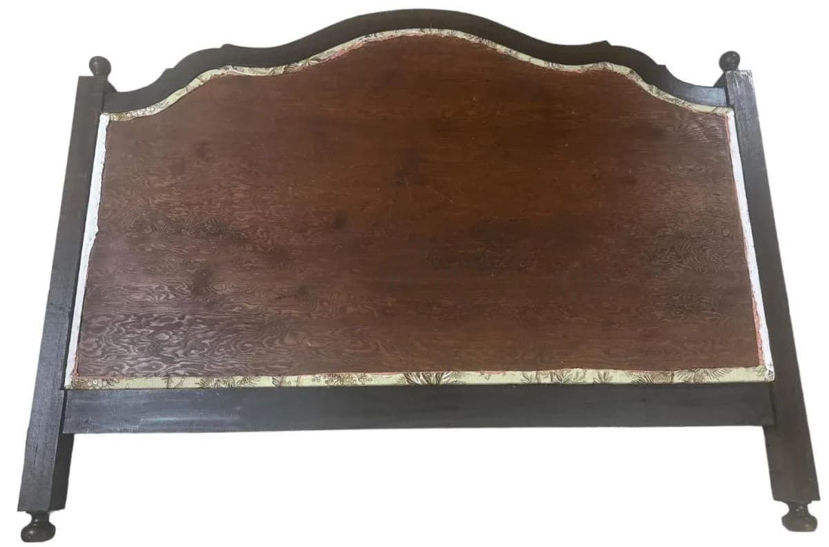 New Schumacher Chinoiserie ‘Brantwood Vine’ Linen Upholstery on Antique 19th Century Walnut Headboard - Thumbnail 7