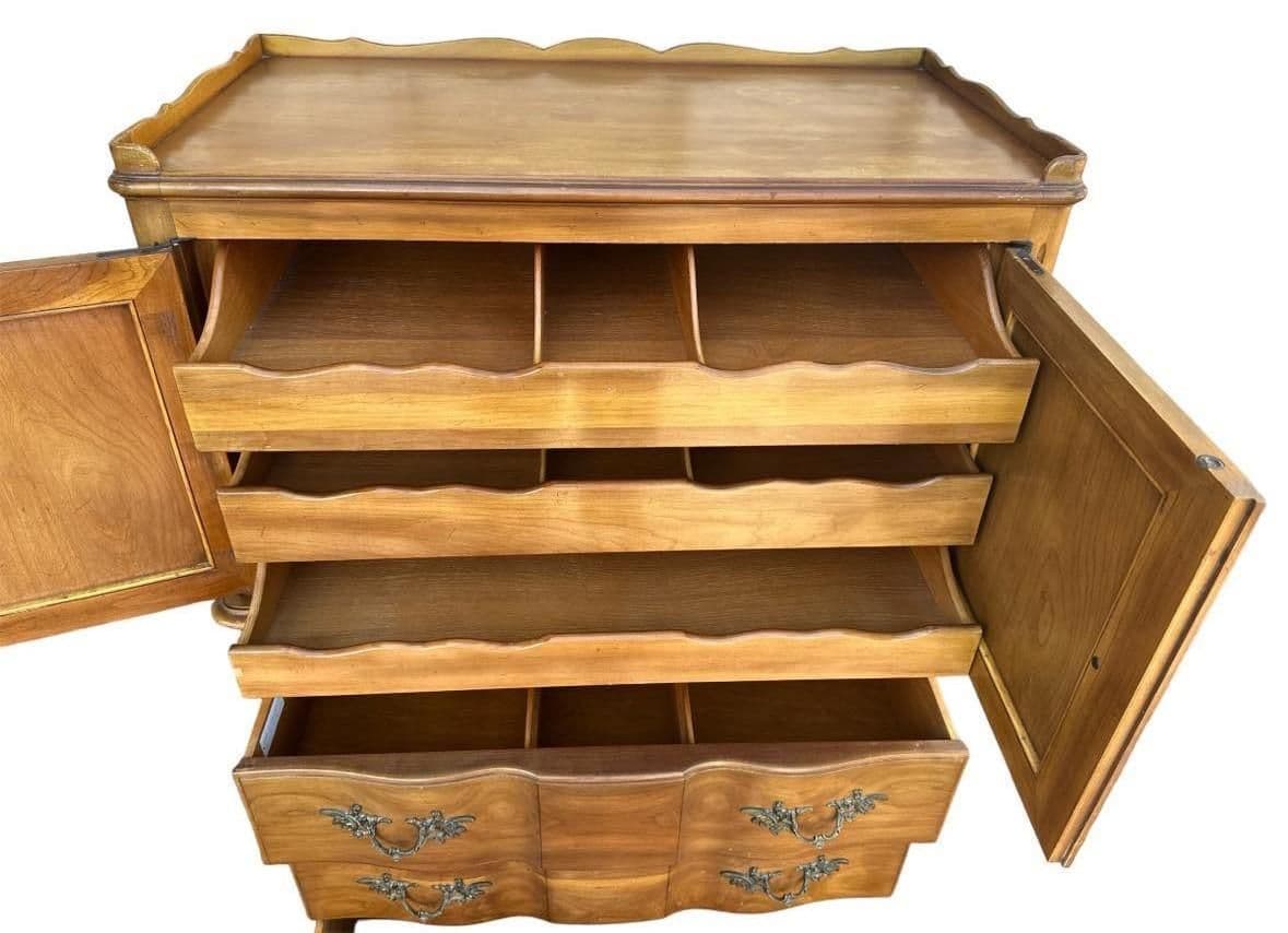 John Widdicomb Grand Rapids Walnut Gentleman's Chest - Louis XV Style - Vintage Mid 20th Century - Thumbnail 6