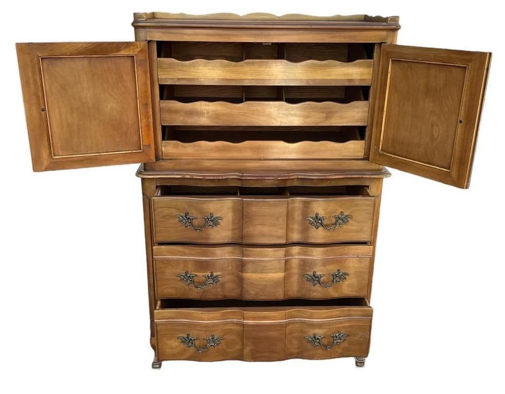 John Widdicomb Grand Rapids Walnut Gentleman's Chest - Louis XV Style - Vintage Mid 20th Century - Thumbnail 5