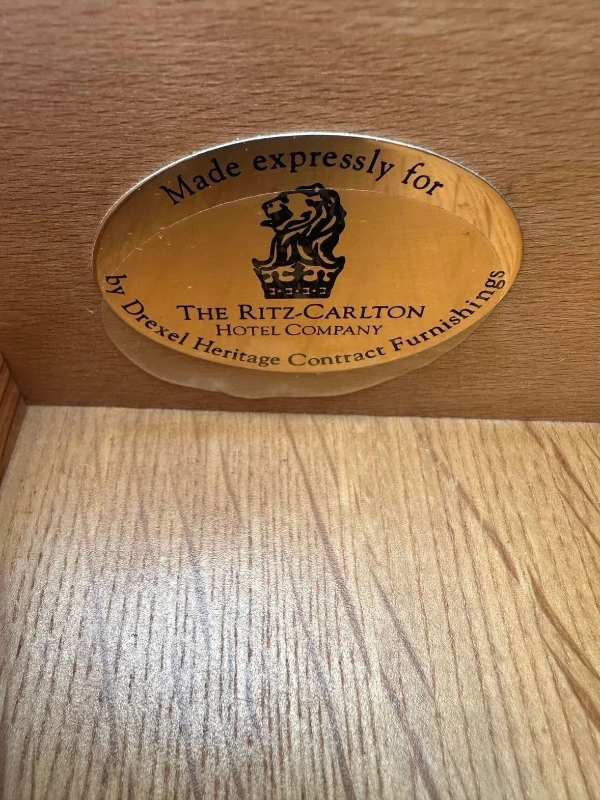 Drexel Heritage Cherry Wood Writing Desk 'Made Expressly for the Ritz-Carlton Hotel' - Late 20th Century - 3 Are Available - Thumbnail 6