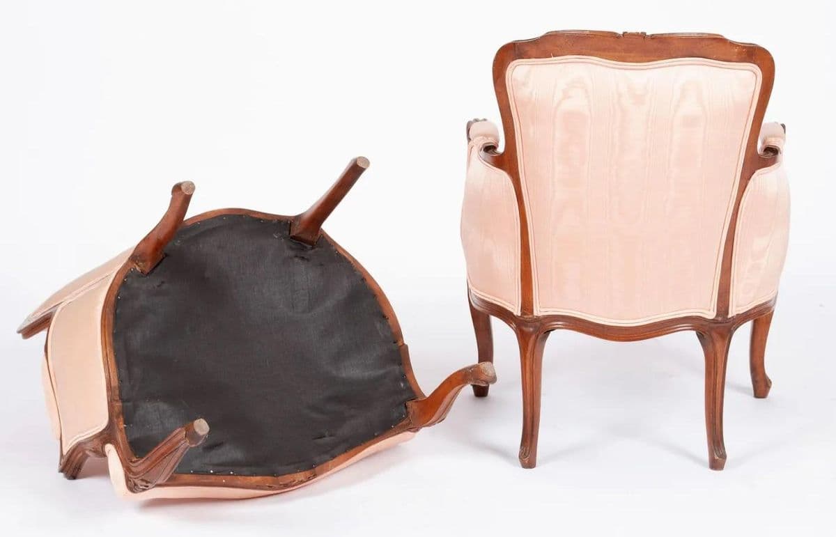 Pair of Antique Louis XV French Children's Bergere Chairs in Walnut and Pink Watered Silk - Provenance Adolphus Busch Heirs - Early 20th Century - Thumbnail 3