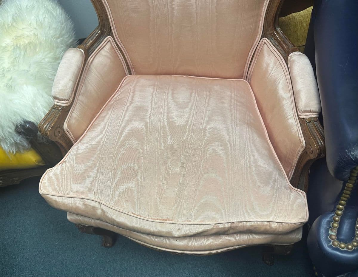 Pair of Antique Louis XV French Children's Bergere Chairs in Walnut and Pink Watered Silk - Provenance Adolphus Busch Heirs - Early 20th Century - Thumbnail 6