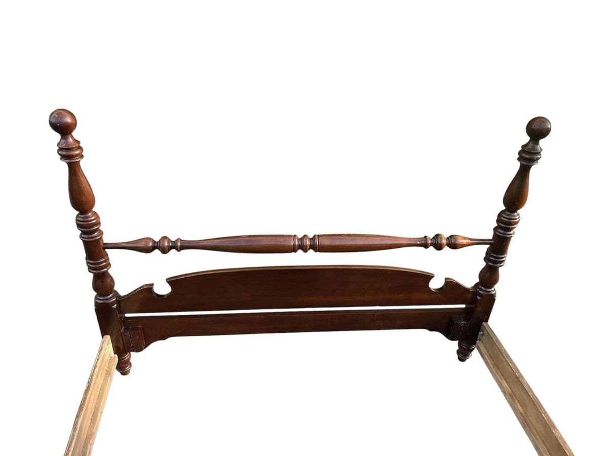 Thomasville Cherry Wood Chippendale Style Queen Size Bed - Vintage Late 20th Century - Thumbnail 5