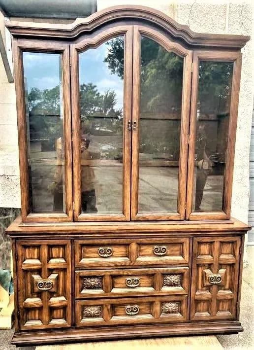 Vintage Breakfront Holman Manufacturing Large Spanish Revival Oak Standing China Cabinet - 1960s - Thumbnail 6