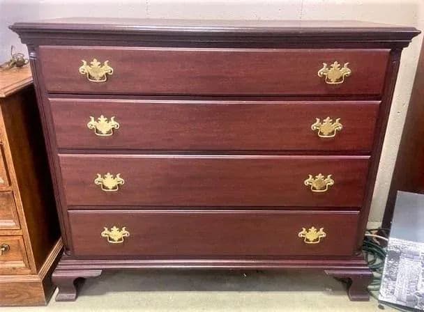 Kindel Grand Rapids Furniture Vintage Solid Mahogany Georgian Dresser - Late 20th Century - Thumbnail 7