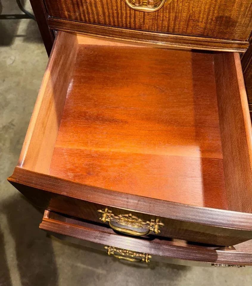 Henredon Vintage Georgian Walnut Tall 9-Drawer Dresser - Circa 1970s - Thumbnail 8