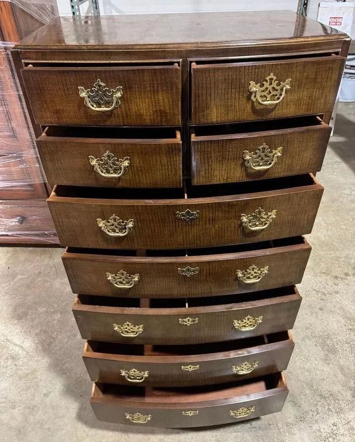 Henredon Vintage Georgian Walnut Tall 9-Drawer Dresser - Circa 1970s - Thumbnail 3