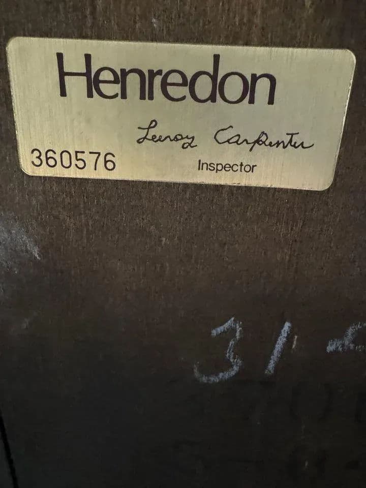 Henredon Vintage Georgian Walnut Tall 9-Drawer Dresser - Circa 1970s - Thumbnail 5