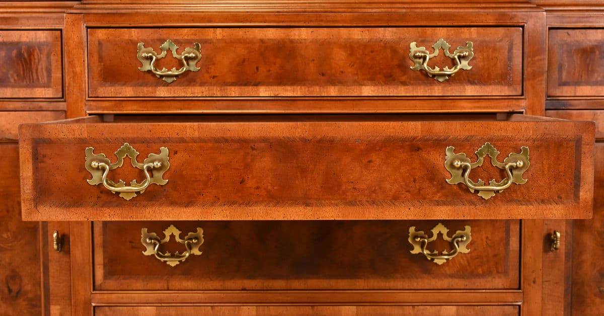 Henredon Flame Mahogany Georgian Breakfront - Aston Court Collection - Vintage Late 20th Century - Thumbnail 4