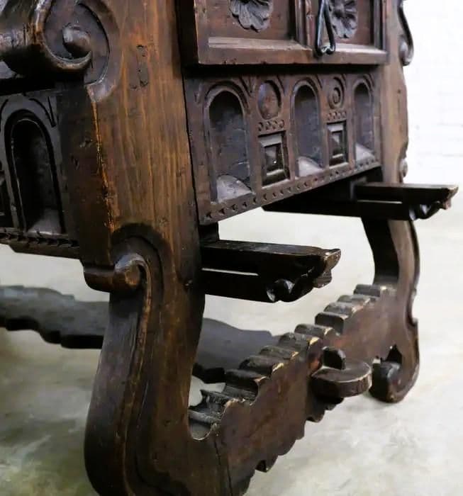 Heavily Carved Artes De México Internacionales Hacienda Style Desk - Vintage 1960s - Thumbnail 5