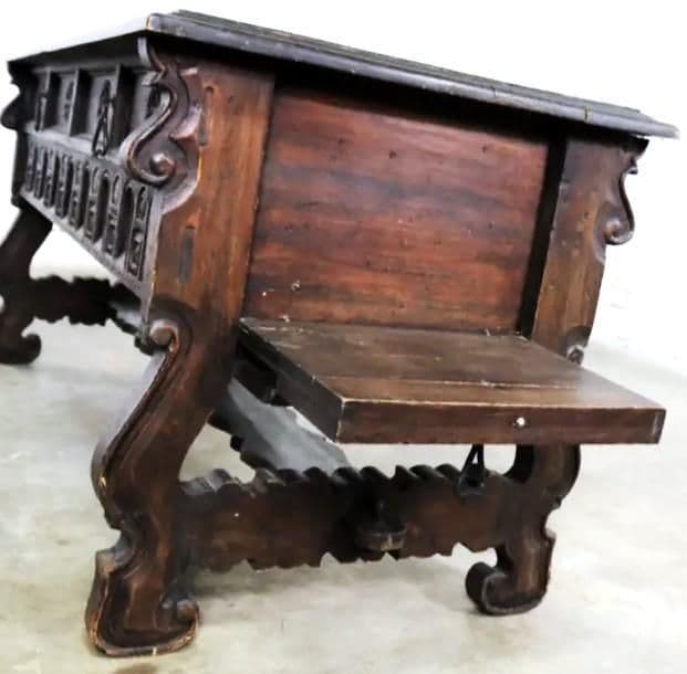 Heavily Carved Artes De México Internacionales Hacienda Style Desk - Vintage 1960s - Thumbnail 6