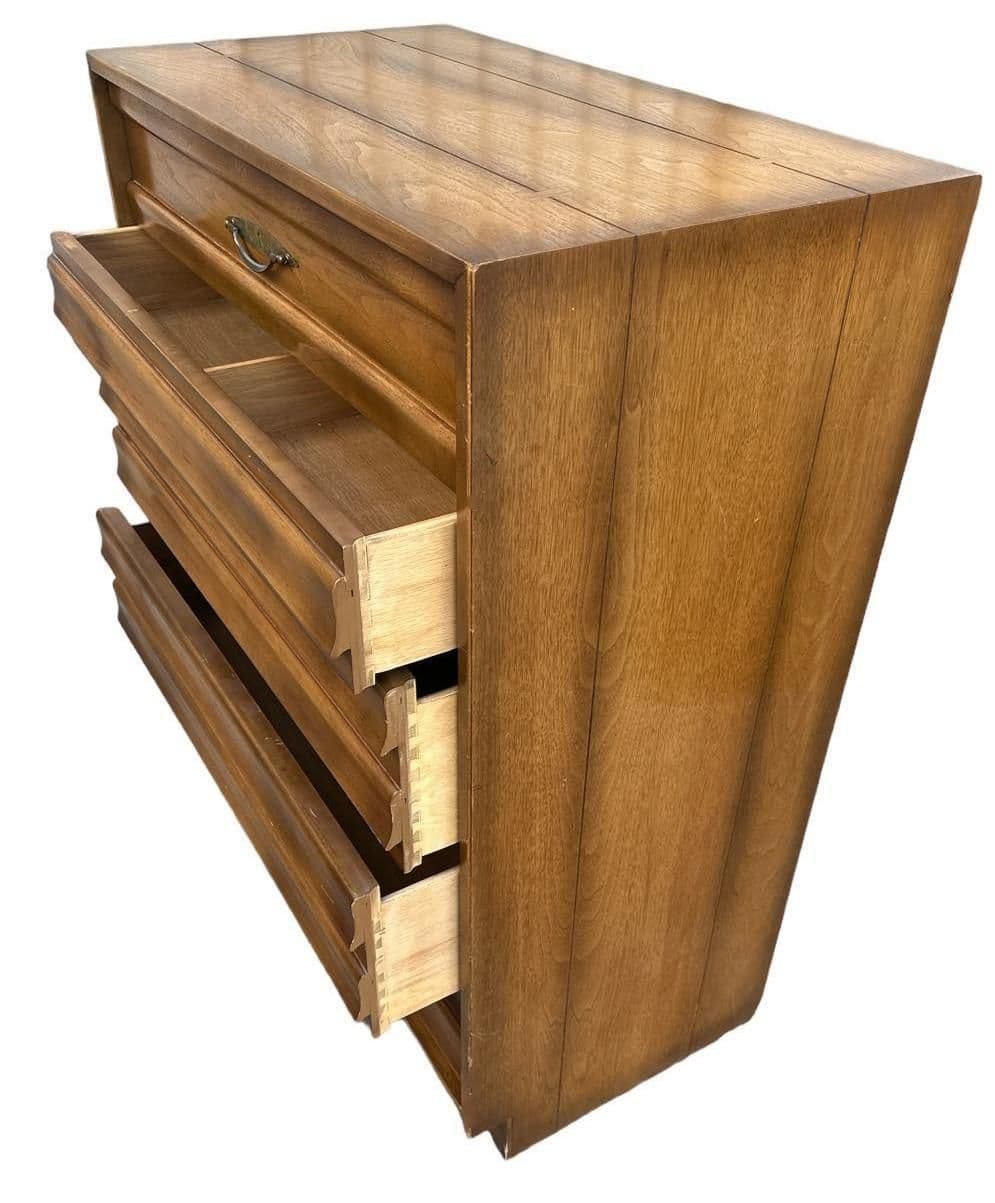 Pair of American of Martinsville Mid-Century Modern Walnut Chests of Drawers - Rare Find - Thumbnail 6