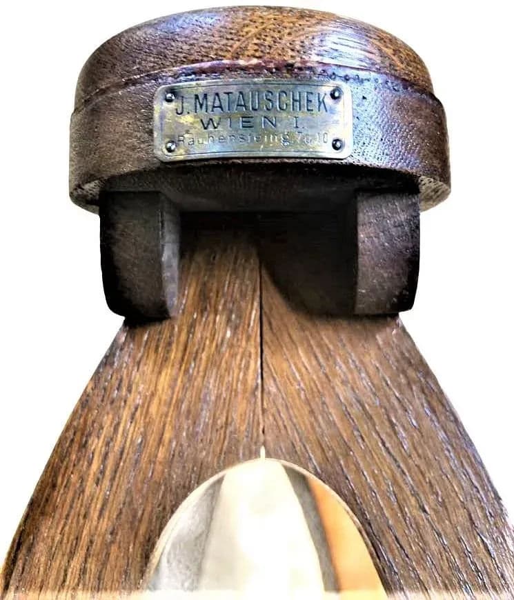 1920s Viennese Quarter Sawn Oak Foot Rest for a Home or Shoe Store - Thumbnail 4