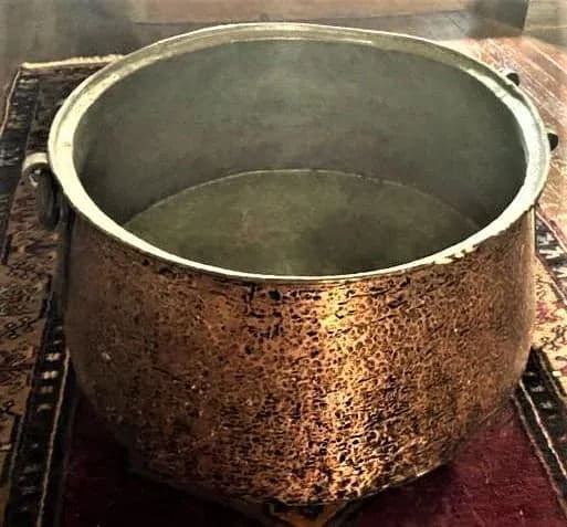 Large Antique Hammered Copper Cauldron With Hand Wrought Iron Handles - Thumbnail 9