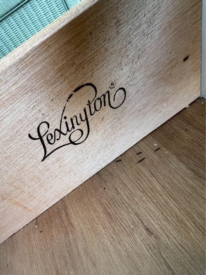 Henry Link Lexington Coastal Wicker Étagère 1980s - Newly Painted in Sage - Thumbnail 7