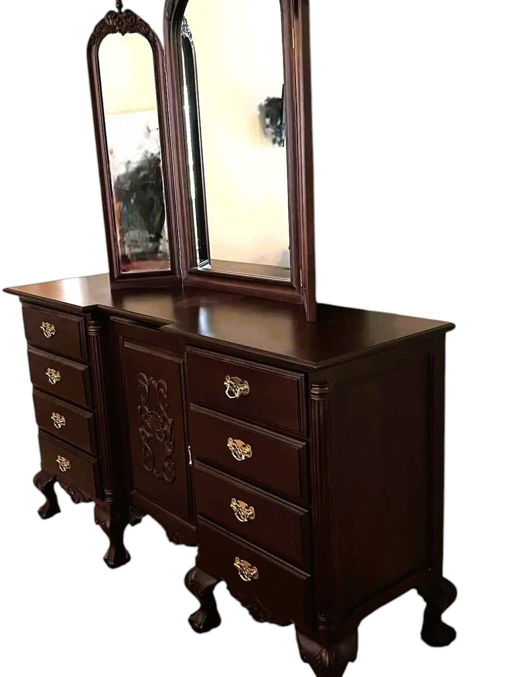 Mahogany Georgian Furnishings of New Orleans Dresser With Mirror - Vintage Late 20th Century - Thumbnail 4