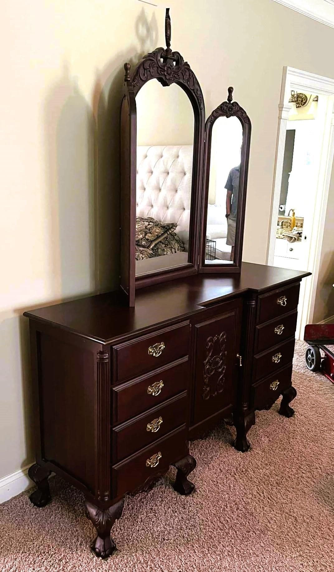 Mahogany Georgian Furnishings of New Orleans Dresser With Mirror - Vintage Late 20th Century - Thumbnail 3