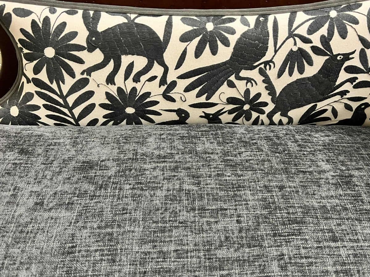 ‘Empress Carlota’ Mahogany Empire Chaise - Circa 1860s - Reupholstered With New Otomi Hand Embroidery and Leather - Thumbnail 11