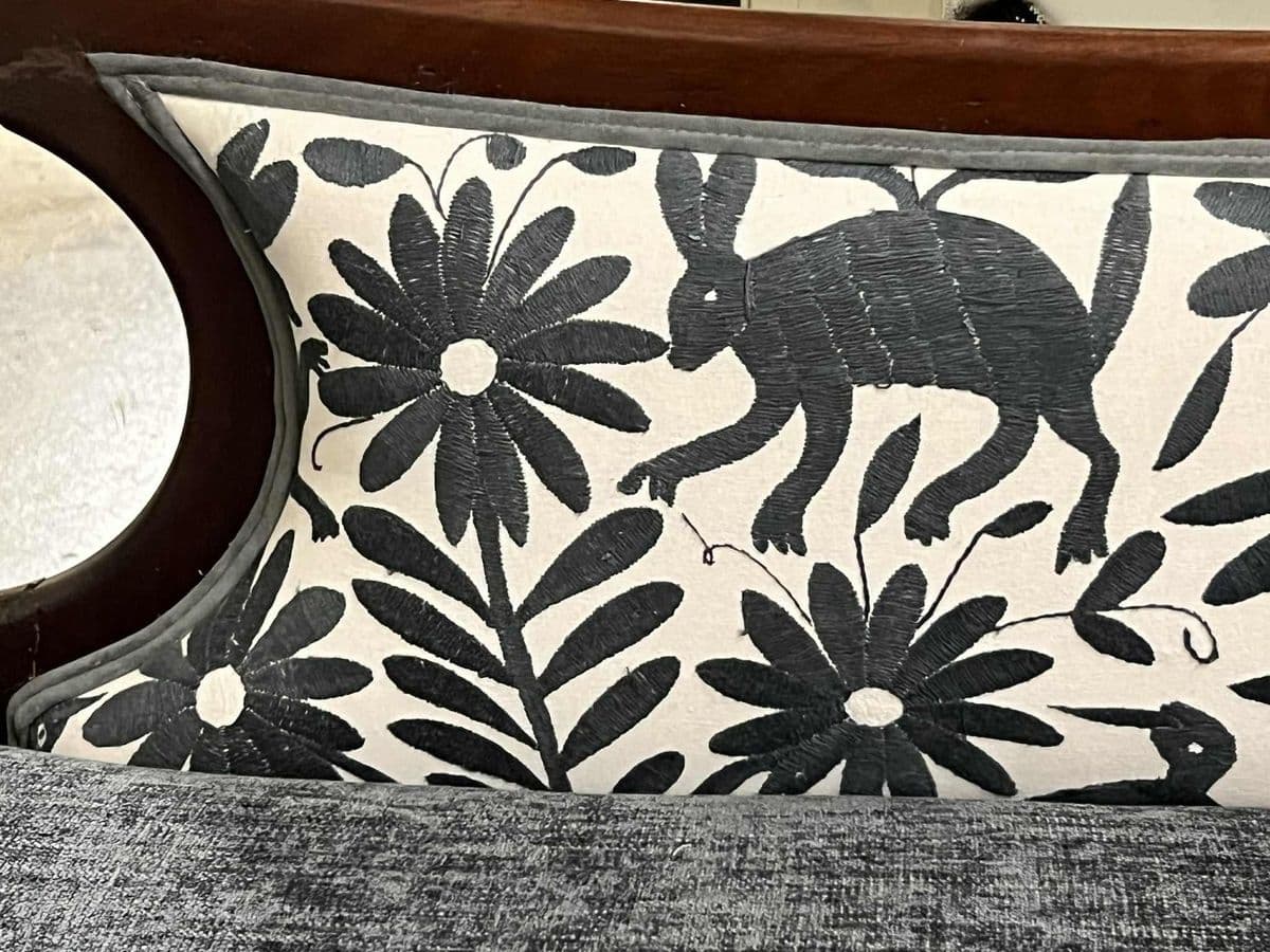 ‘Empress Carlota’ Mahogany Empire Chaise - Circa 1860s - Reupholstered With New Otomi Hand Embroidery and Leather - Thumbnail 8