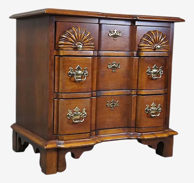 1980s Lexington Furniture Vintage Cherry Wood Goddard Block Front Chest of Drawers Nightstand or Side Table - 1980s - Image 1