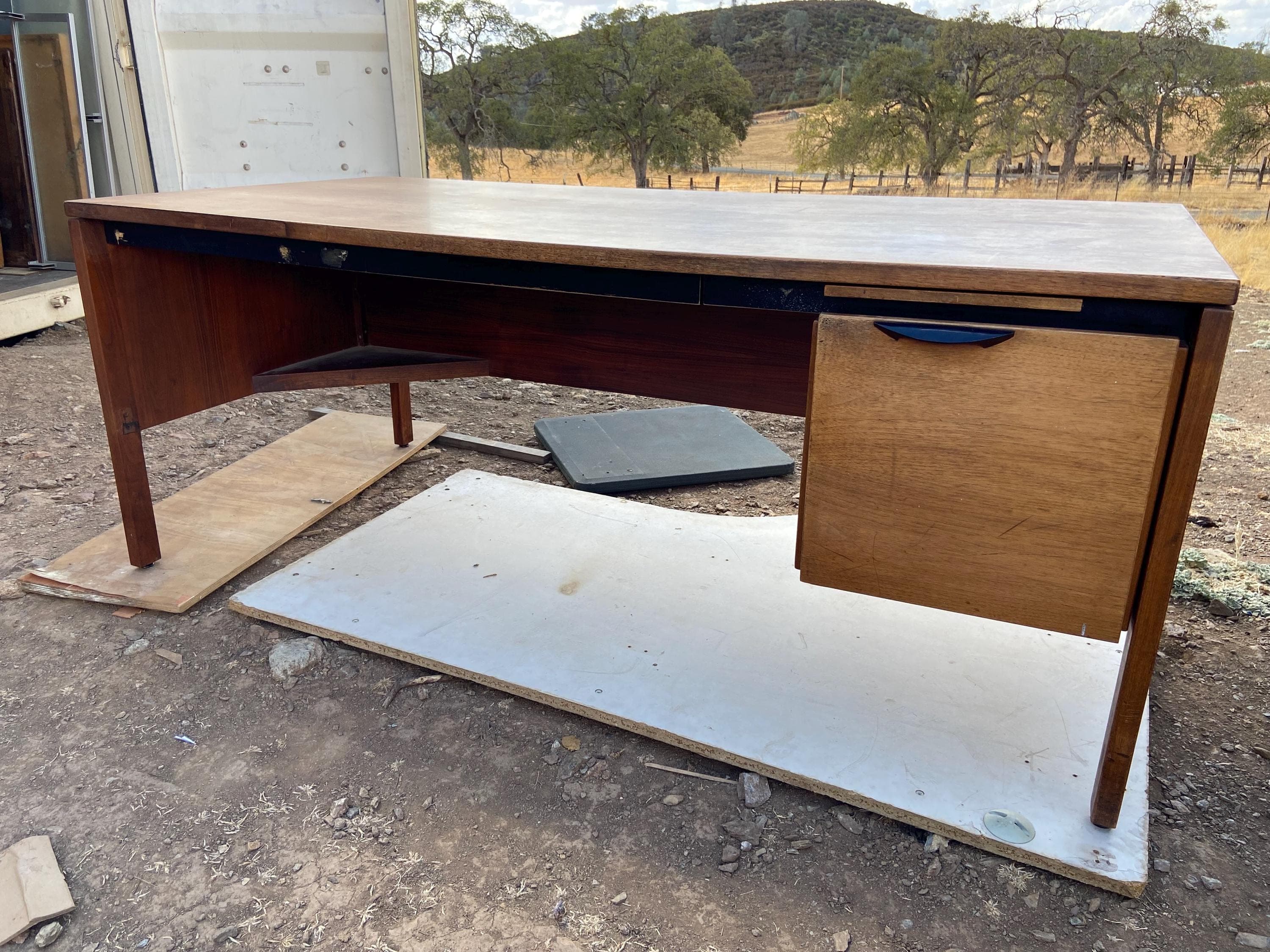 vintage mid century modern Jens Risom executive walnut desk - Thumbnail 4