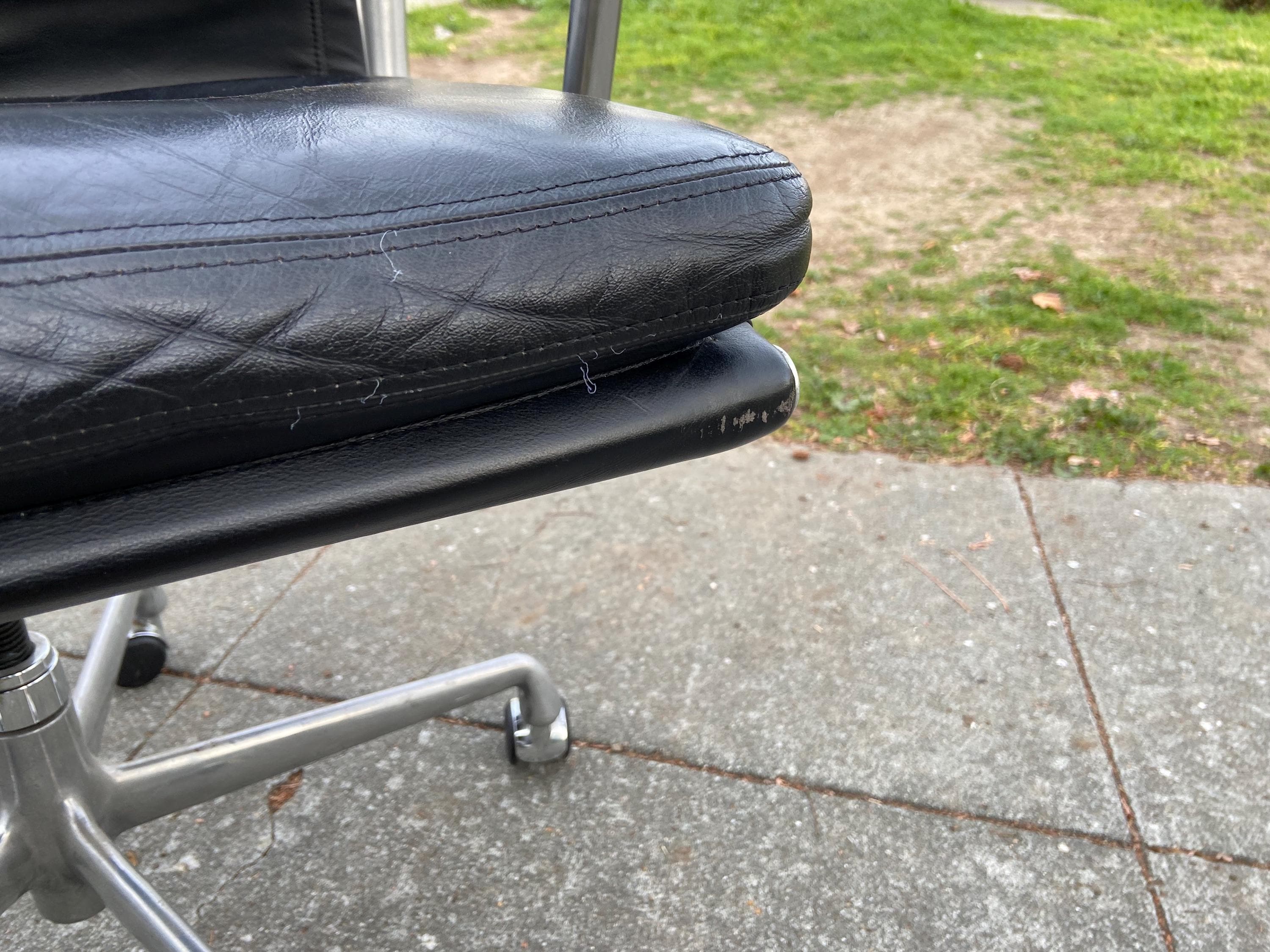 Vintage Mid Century modern Herman Miller Soft Pad Executive  Black Leather Desk Chair - Thumbnail 7