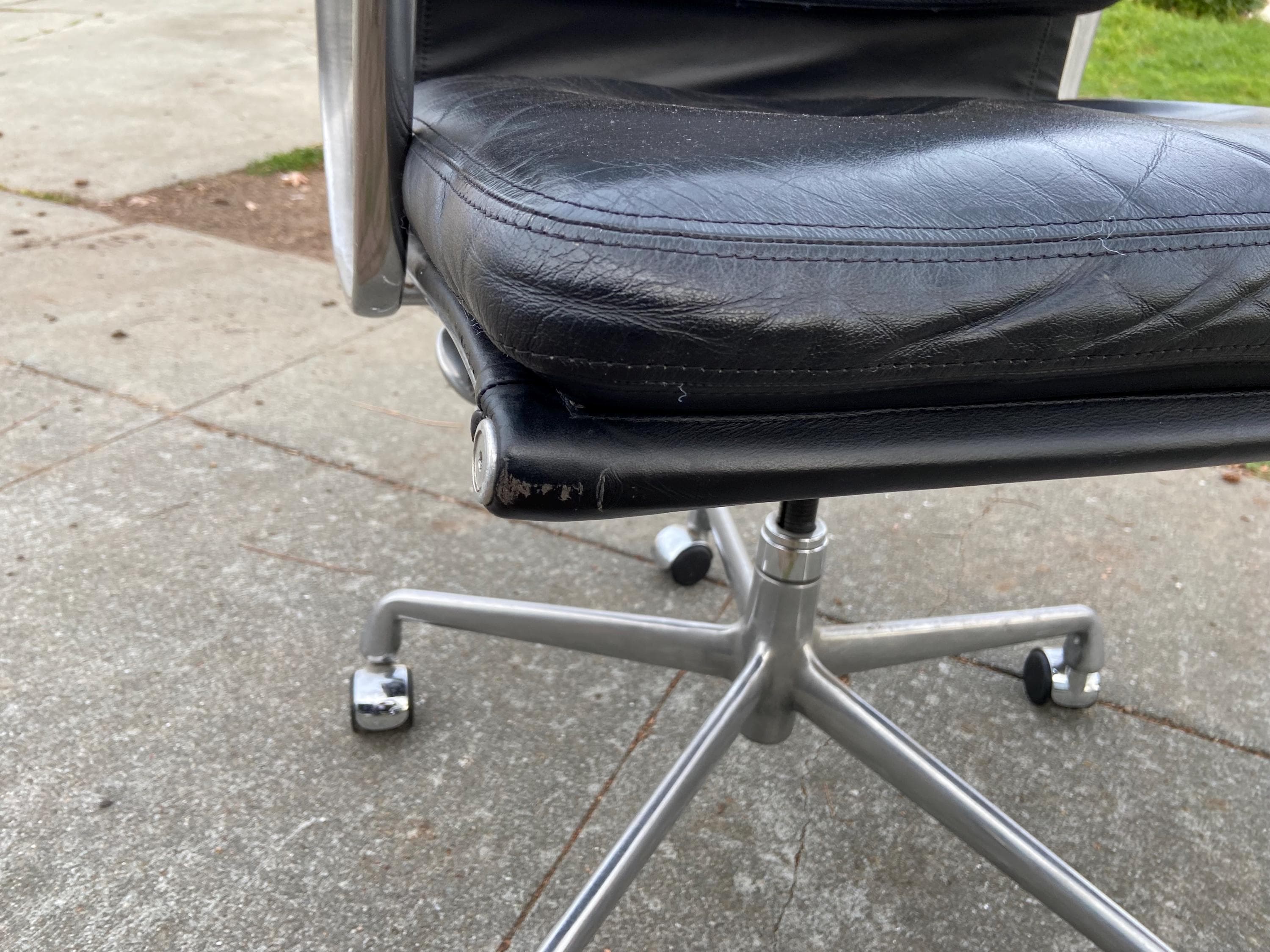 Vintage Mid Century modern Herman Miller Soft Pad Executive  Black Leather Desk Chair - Thumbnail 8