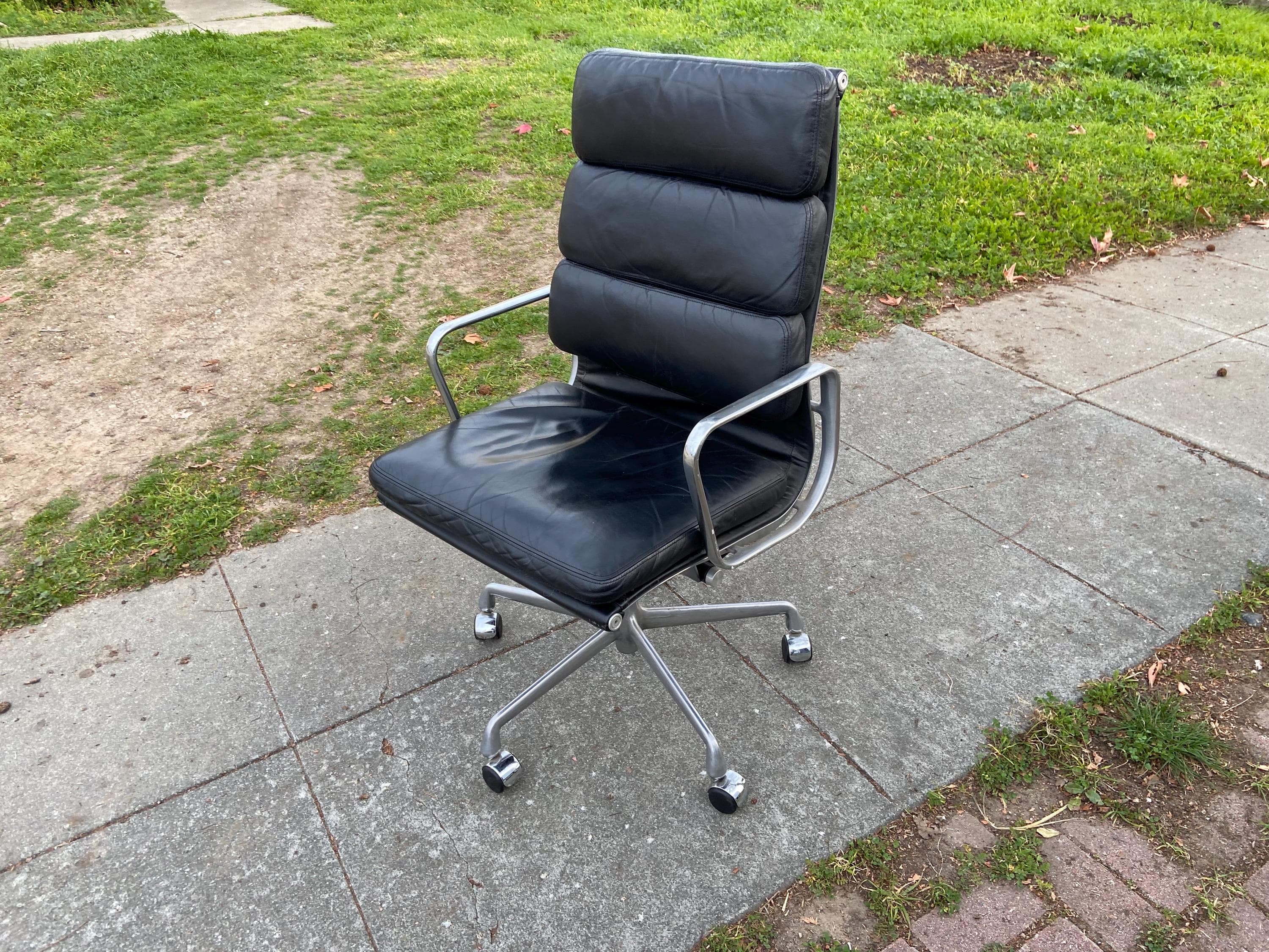 Vintage Mid Century modern Herman Miller Soft Pad Executive  Black Leather Desk Chair - Thumbnail 10