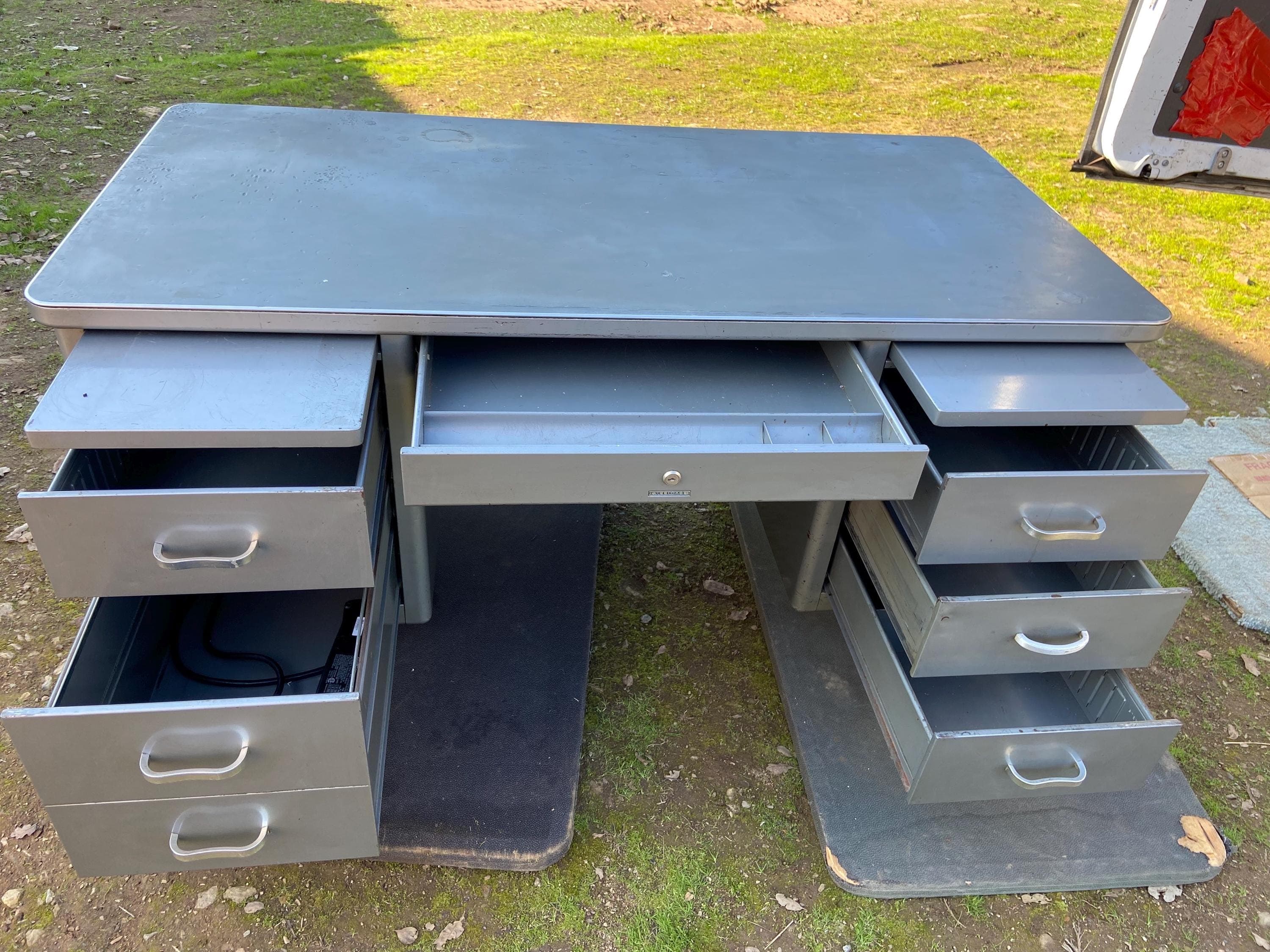 Steelcase vintage industrial metal tanker desk - Thumbnail 9