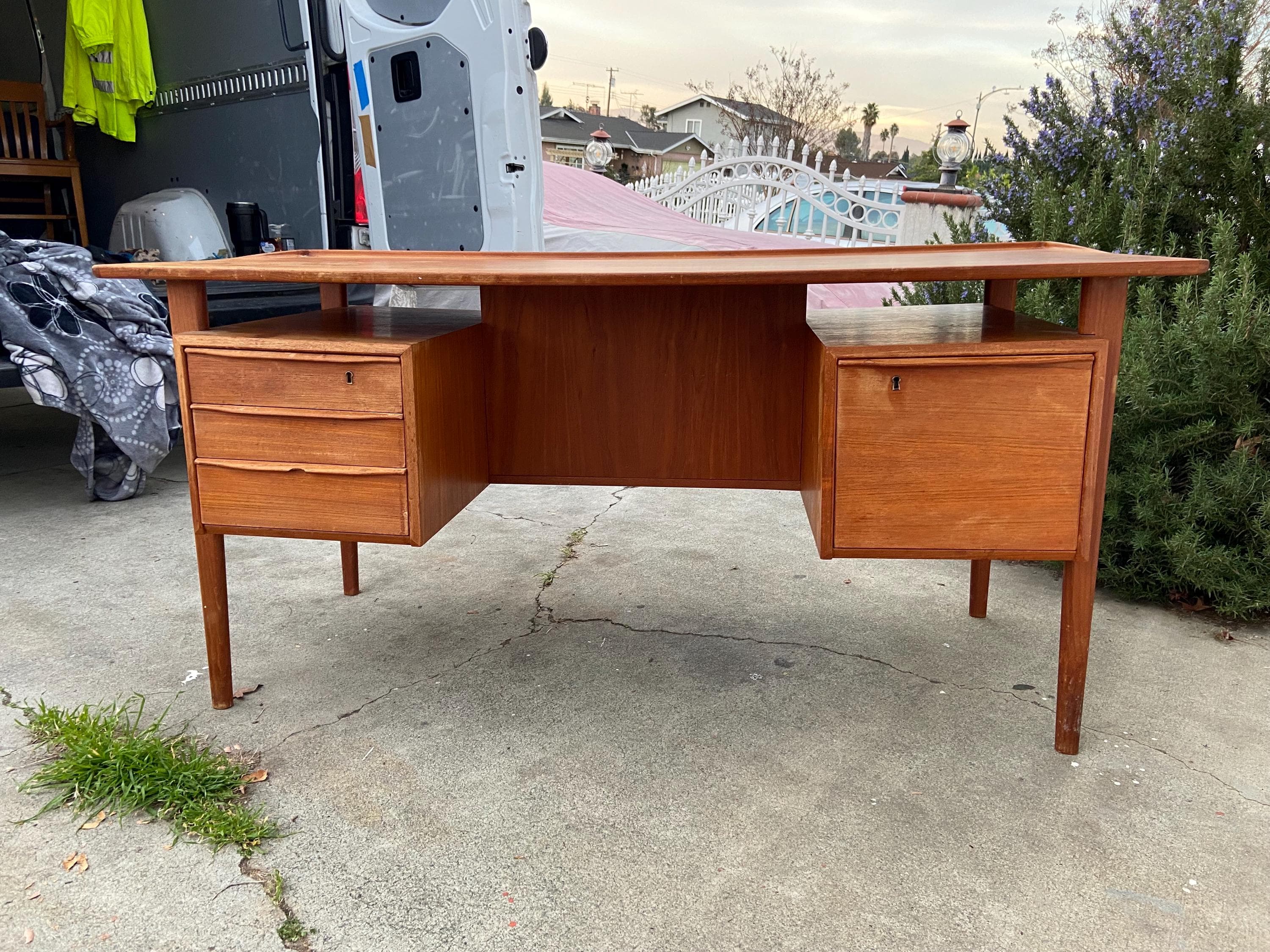 Vintage MCM Danish Teak Floating Desk by Peter Løvig Nielsen Needs Restoration - Thumbnail 7