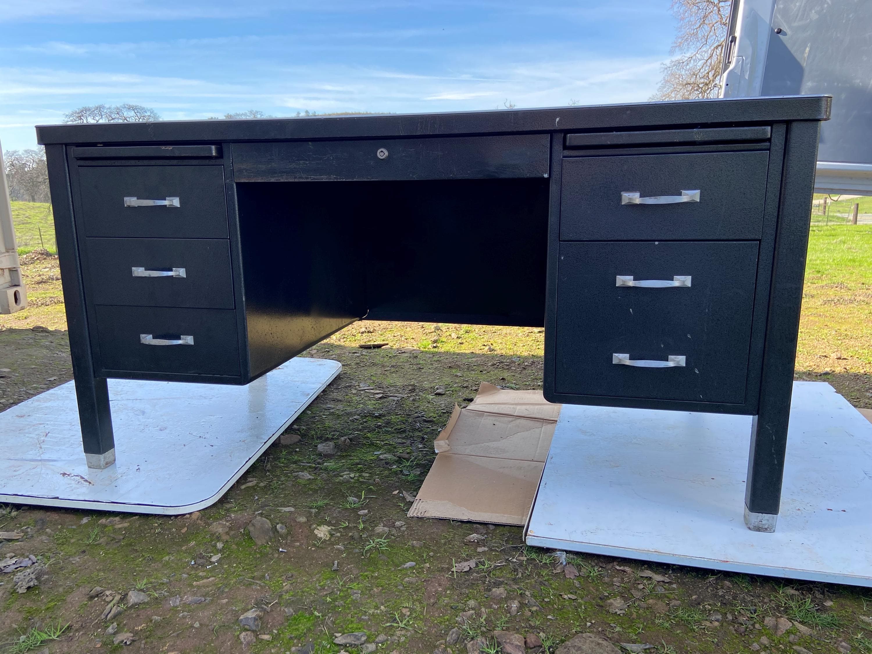 General fireproofing metal tanker desk - Image 1