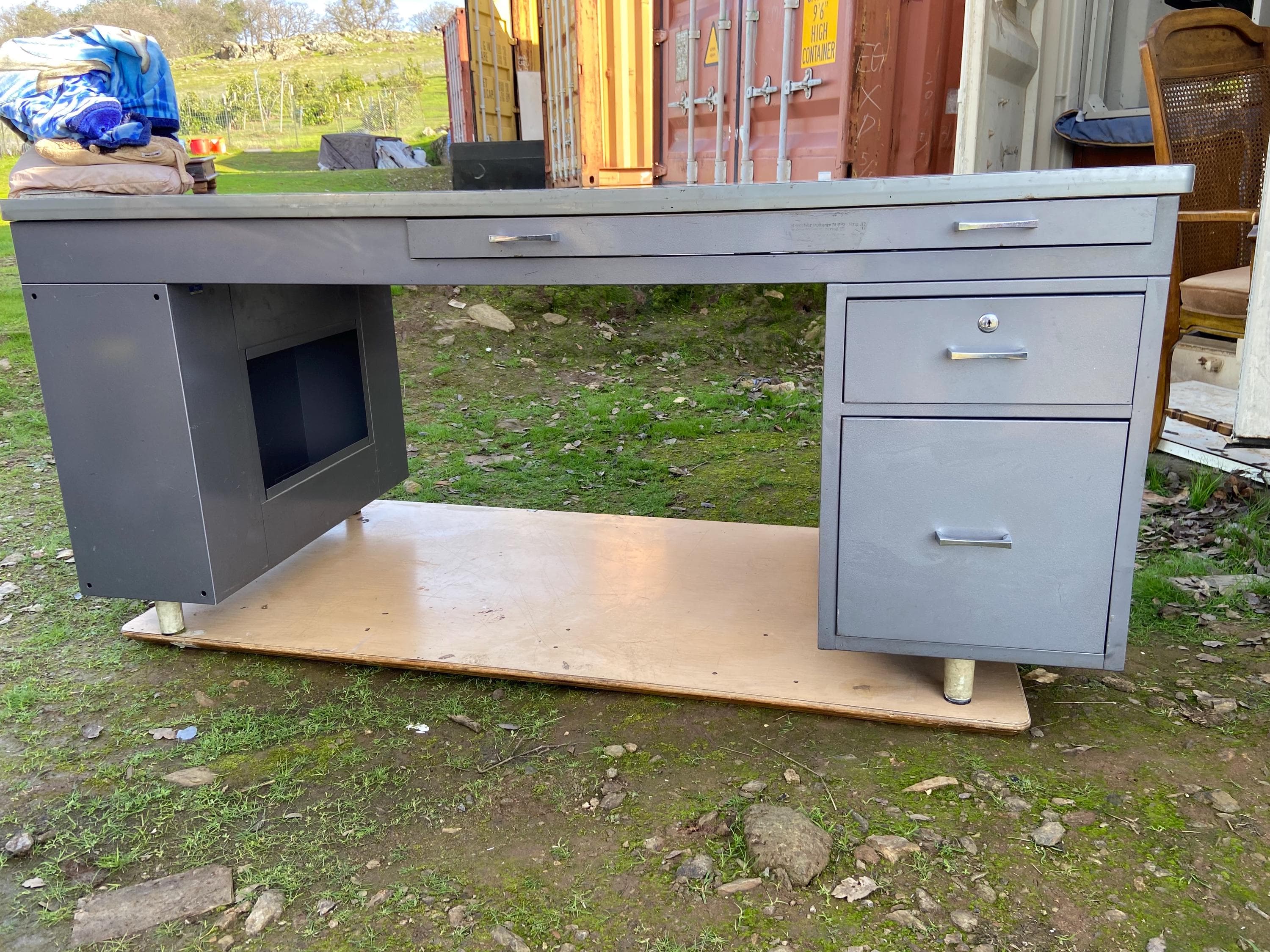 Vintage mid century modern metal tanker desk credenza workbench - Thumbnail 8