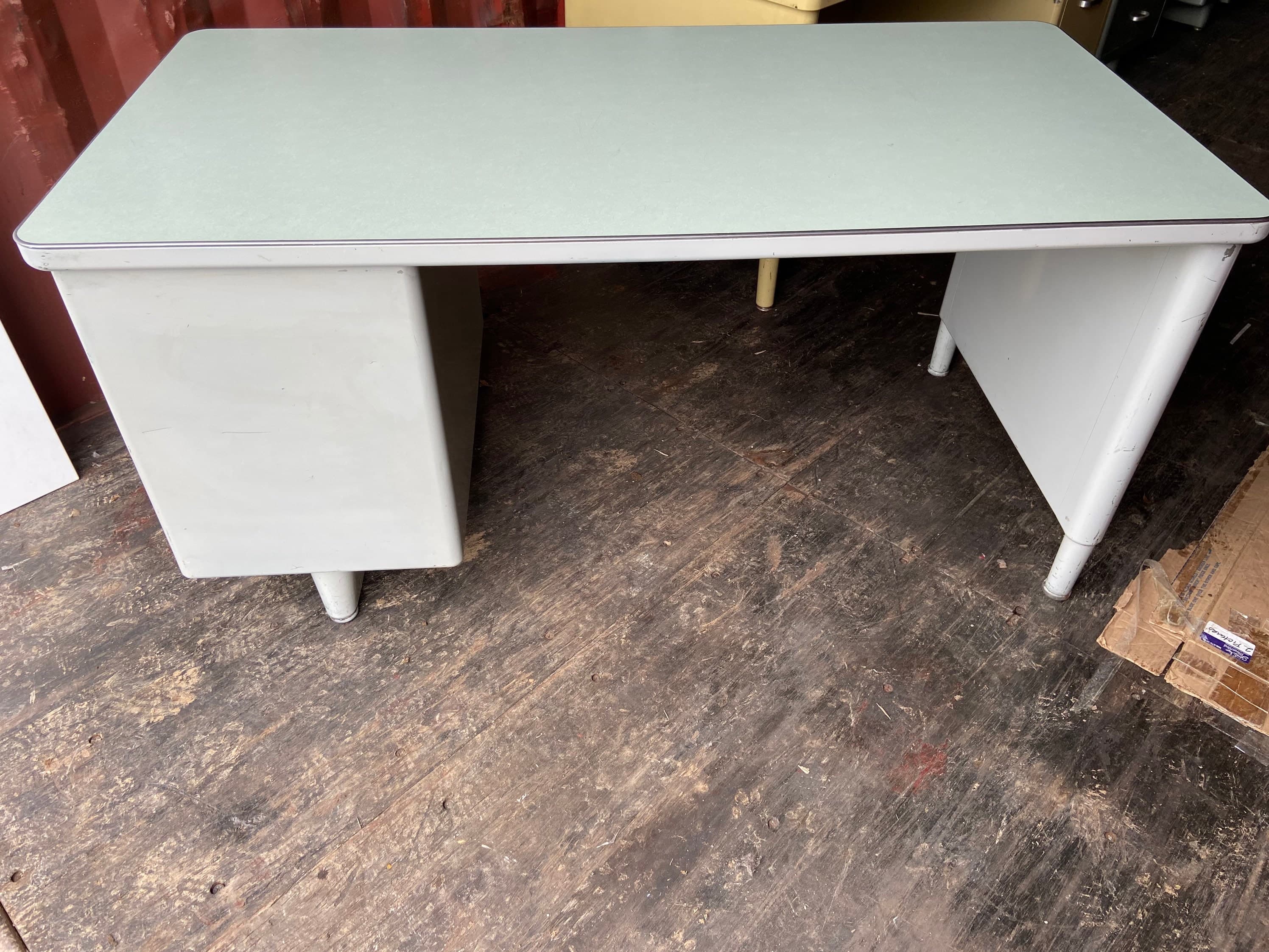 Steelcase vintage metal tanker desk - Thumbnail 3
