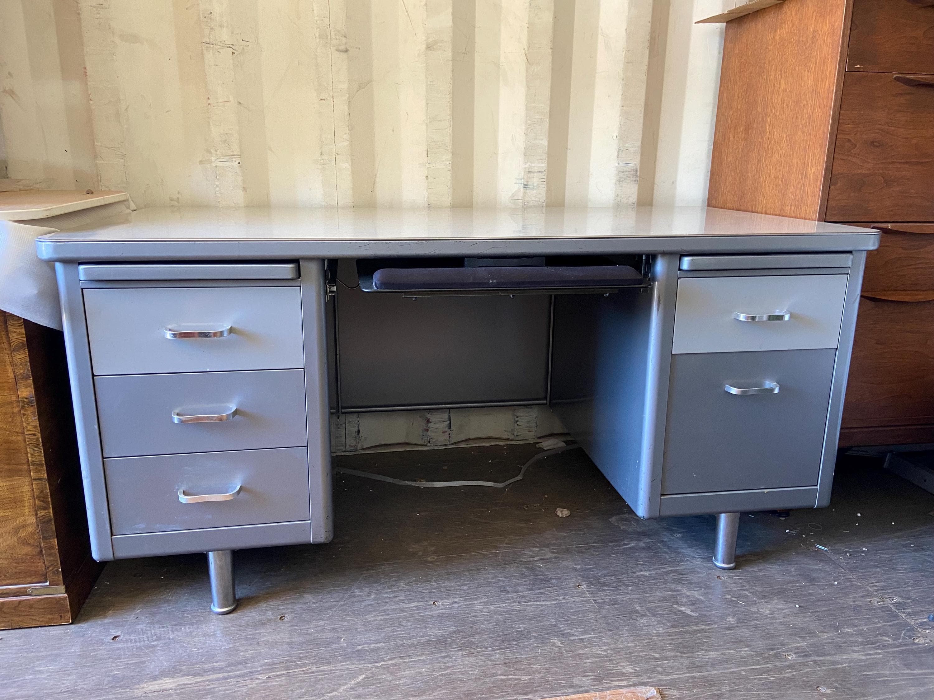 Steelcase vintage mid century modern tanker desk - Image 1