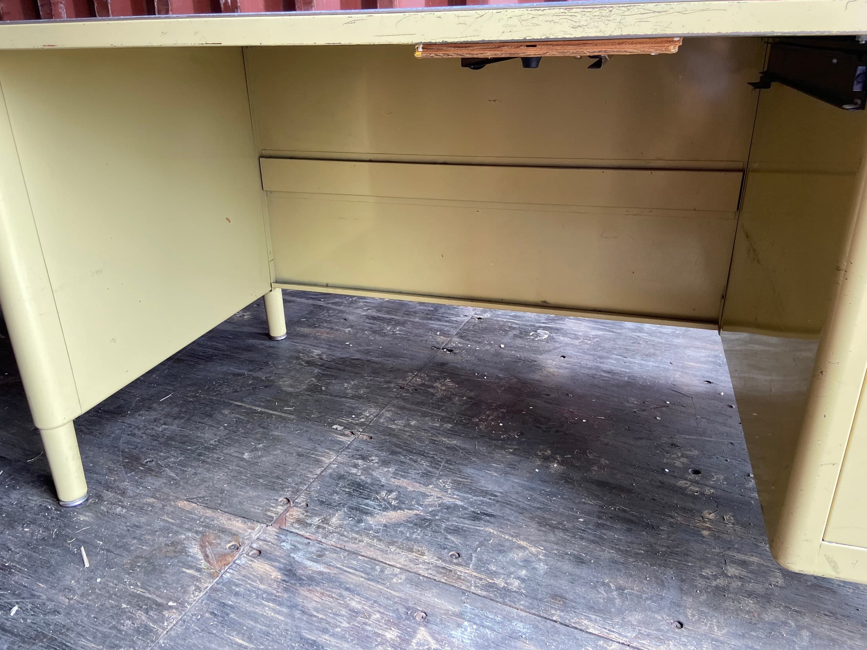 McDowell and Craig vintage metal tanker desk - Thumbnail 8