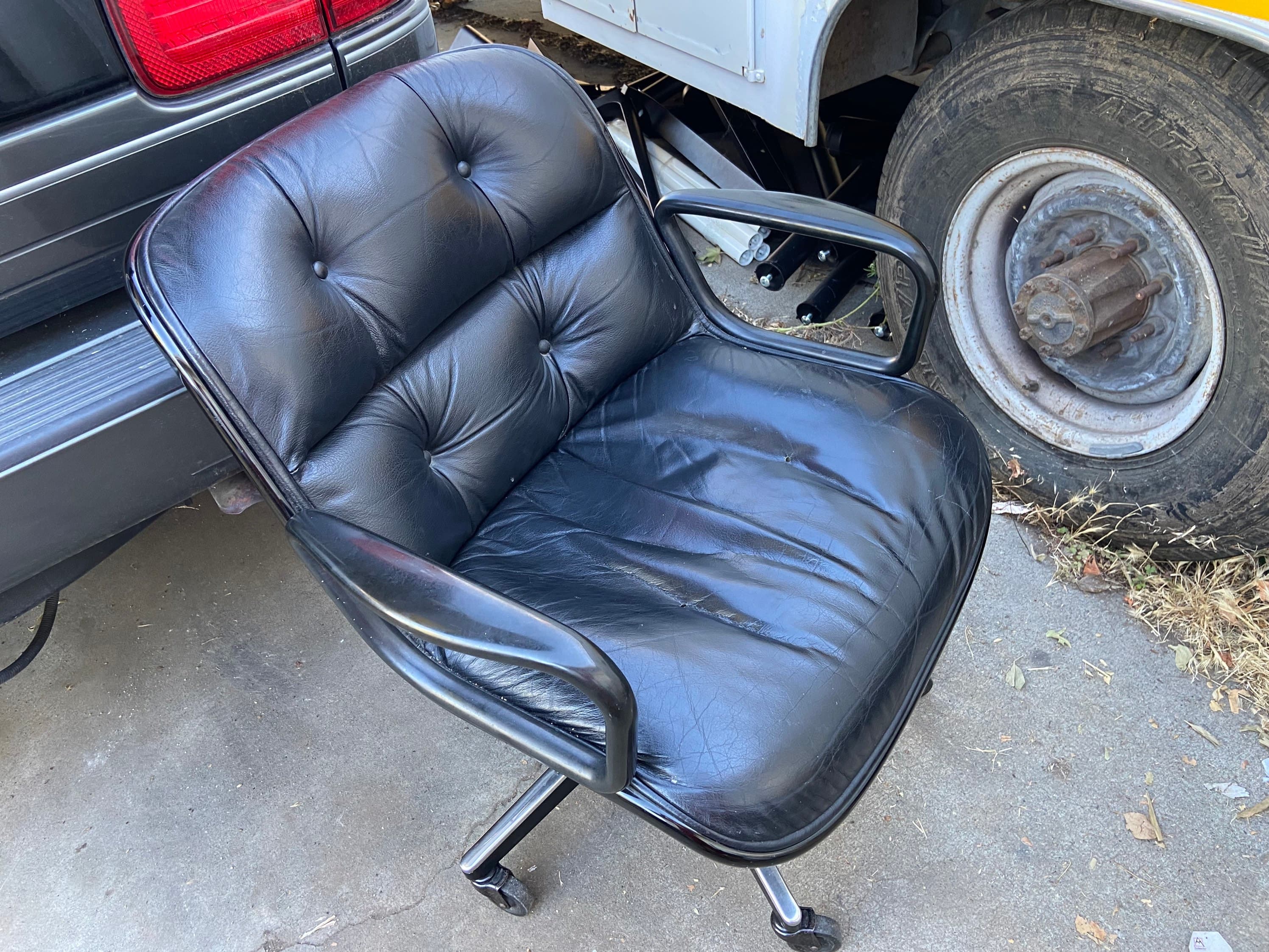 Knoll Charles pollock chair missing a bottom - Thumbnail 6