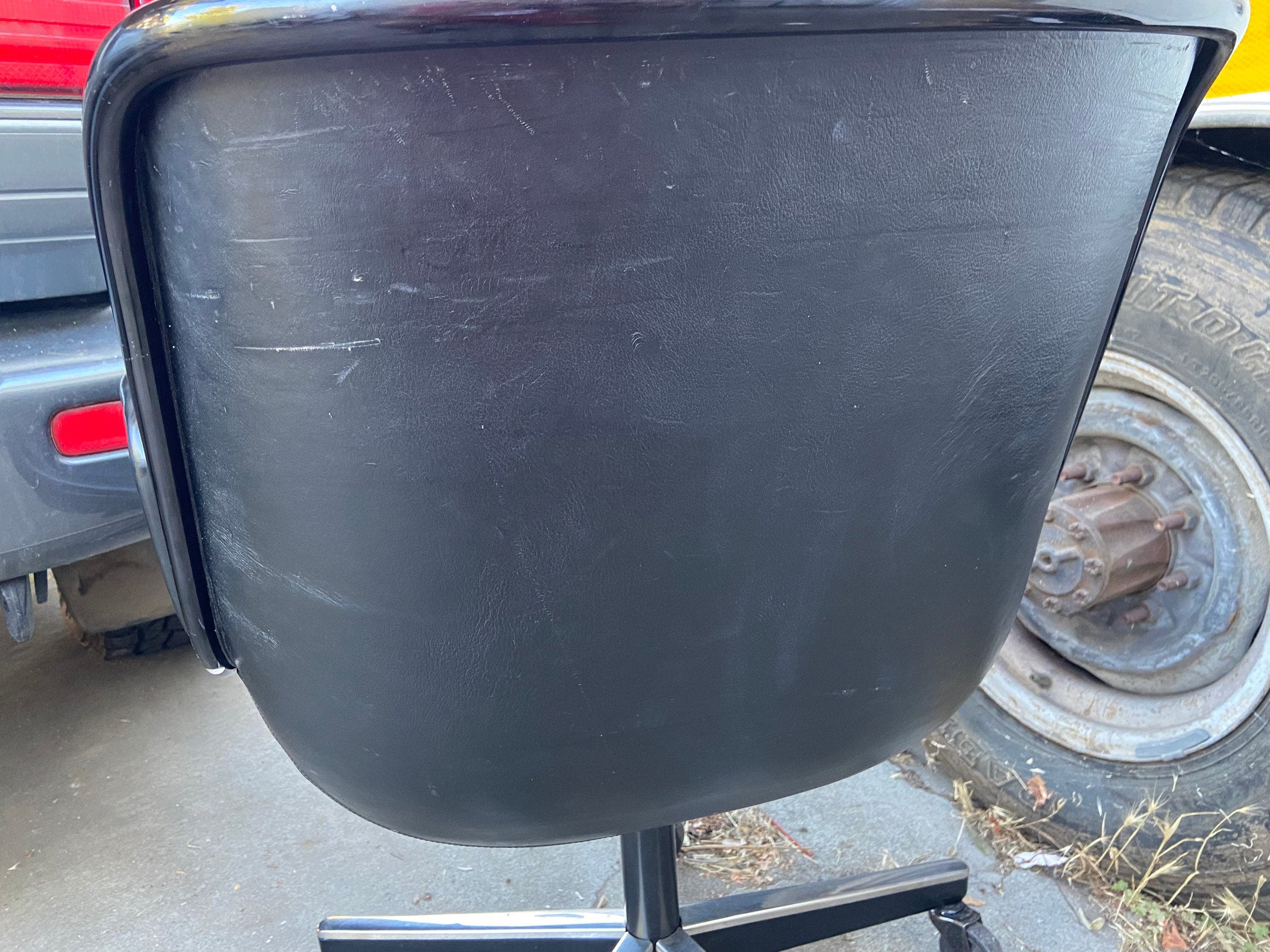 Knoll Charles pollock chair missing a bottom - Thumbnail 8